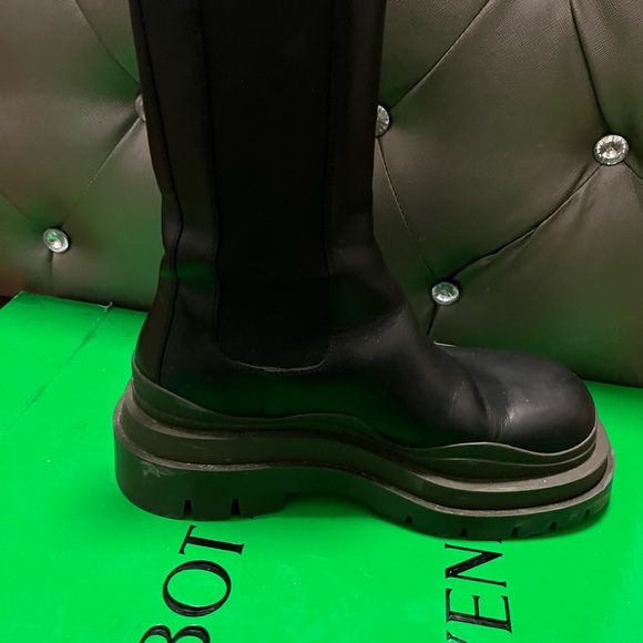 Bottega Veneta Tire Chelsea Boots - Picture 7 of 10